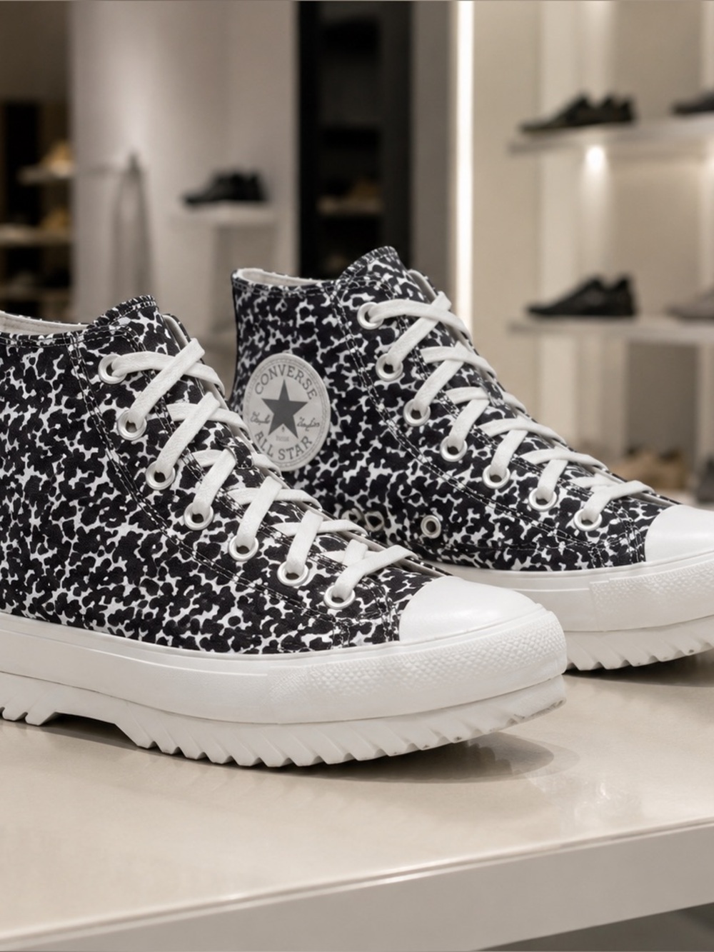Converse Chuck Taylor All Star Lugged 2.0 Jacquard Converse size 8 1/2 SALE🎉👛👀🔥